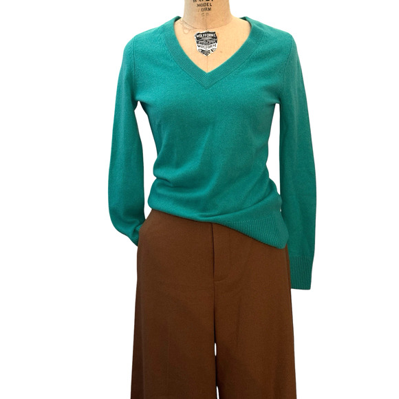 Aqua Cashmere‎ Womens Green Ribbed Trim Pullover V-Neck Sweater Top Sz XS - Picture 3 of 5